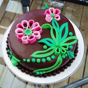 artistic chocolate cake